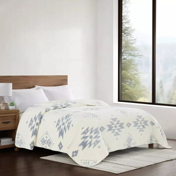 QUEEN SIZE Pendleton plush blanket - NEW WITH TAGS - Picture 2 of 6